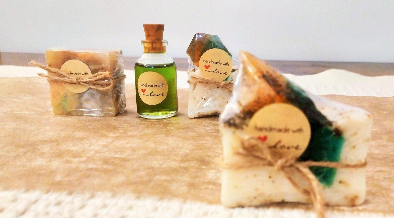 Tinh dầu thu hút tình yêu & năng lượng ấm áp cho ngôi nhà