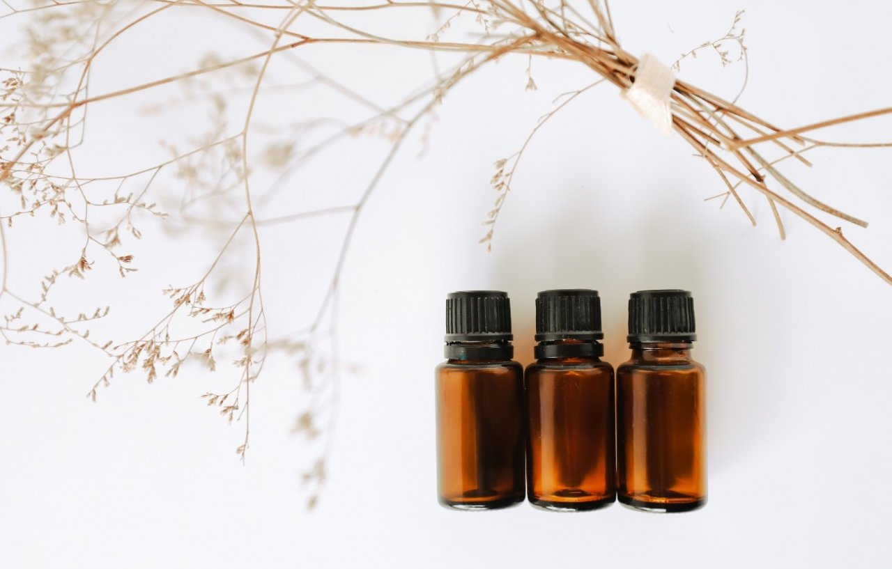 Nên mua tinh dầu loại nào cho gia đình? Gợi ý dễ chọn