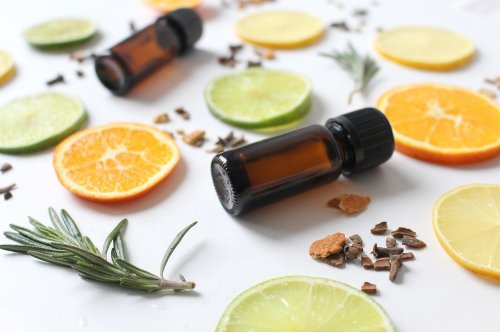 Cách dùng tinh dầu giúp tỉnh táo buổi sáng
